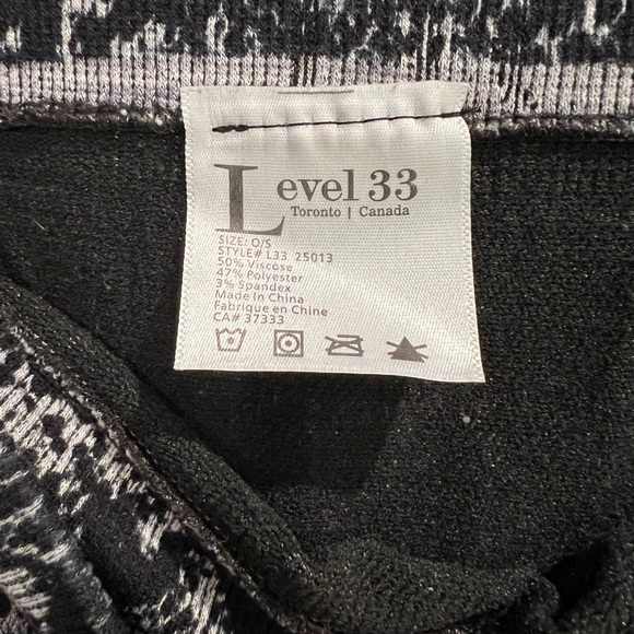 Level 33 Black and Grey Pattern Leggings - Picture 3 of 3